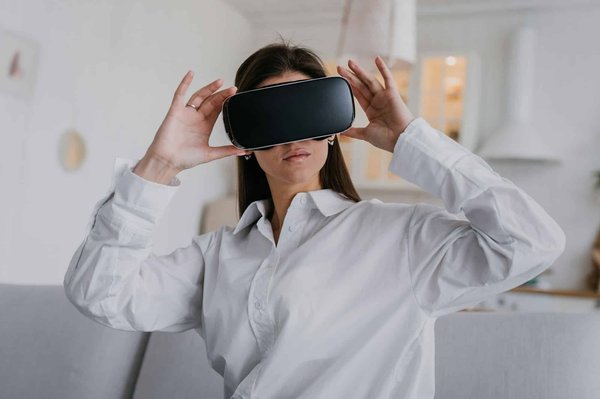 Come la tecnologia VR può aiutare nella visualizzazione e comprensione di dati scientifici complessi?